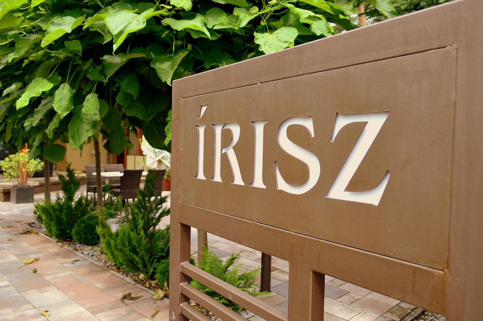 Hotel Irisz Ньиредьхаза Экстерьер фото